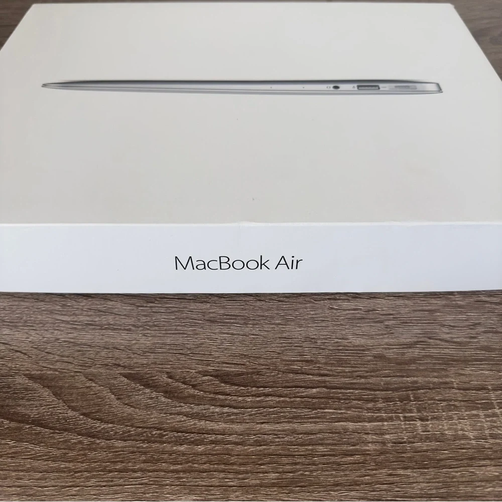 Apple MacBook Air Laptop i5 1.6GHz 13